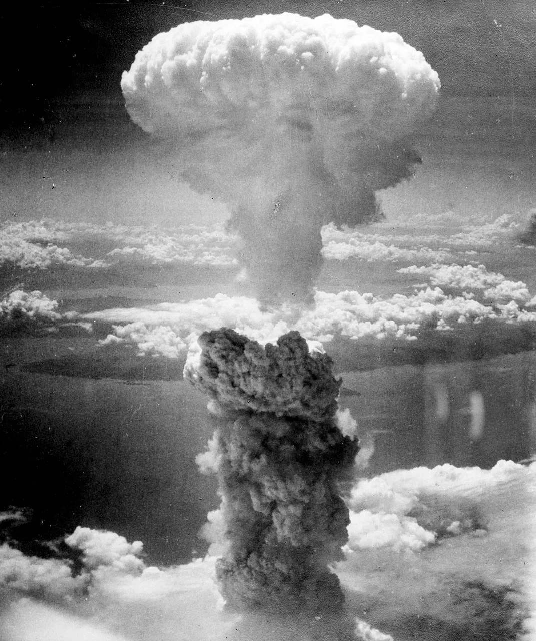 who invented the atomic bomb