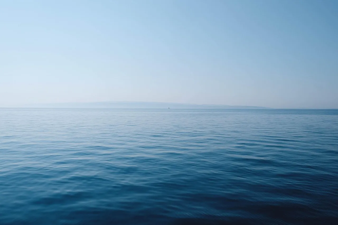 Why Is The Ocean Blue ?